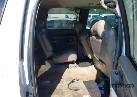 2001 GMC Yukon Xl 1500 Denali z USA, uszkodzony, nr VIN 1GKFK66U11J246752